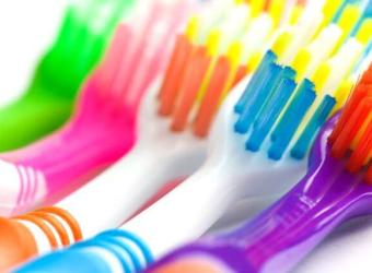 Choosing the Right Toothbrush: A Guide to Dental Hygiene Products